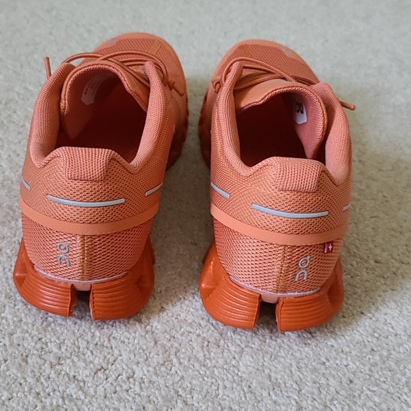 SOLD 🆕On Cloud Monochrome Flare - Picture 4 of 5